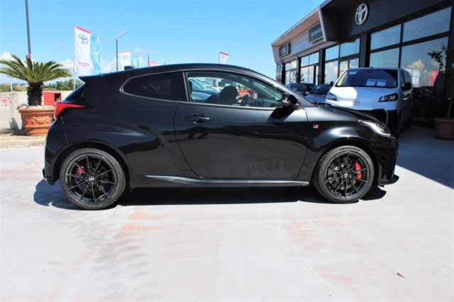 TOYOTA Yaris usata, con USB