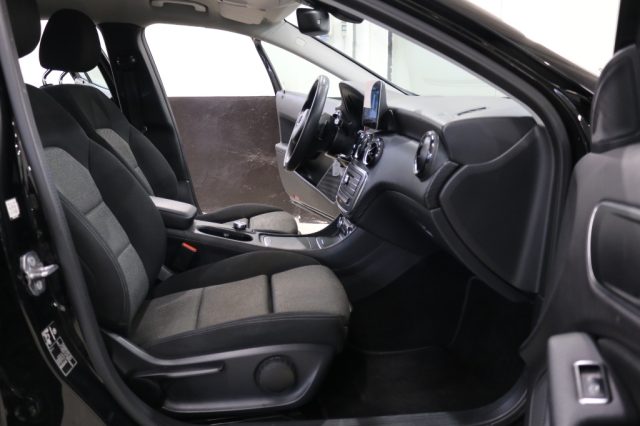 MERCEDES-BENZ GLA 180 usata 16