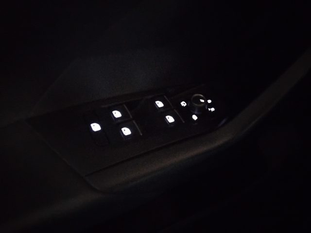 VOLKSWAGEN T-Cross usata 24