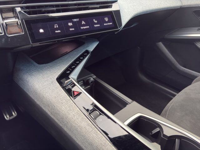 PEUGEOT 3008 usata, con Autoradio digitale