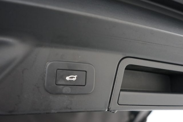 LAND ROVER Range Rover Velar usata, con Isofix