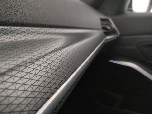 BMW 320 usata, con Luci diurne LED