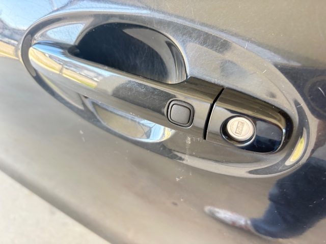 TOYOTA Yaris usata 32