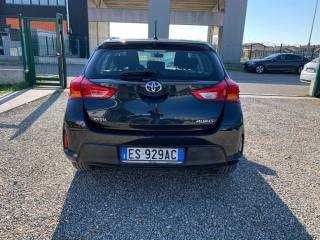 TOYOTA Auris usata, con Autoradio