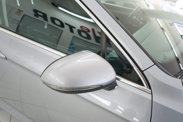 VOLKSWAGEN Passat Variant usata, con Autoradio digitale