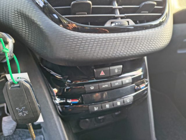 PEUGEOT 2008 usata, con Boardcomputer