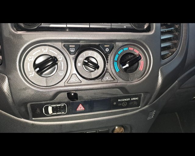 MITSUBISHI L200 usata, con Touch screen