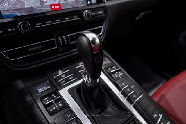 PORSCHE Macan usata, con USB