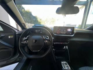 PEUGEOT 2008 usata, con Sistema di navigazione