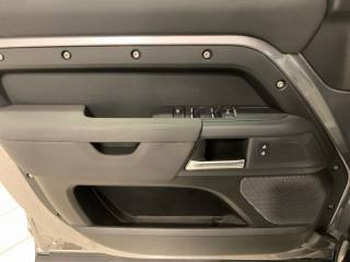 LAND ROVER Defender usata, con Park Distance Control