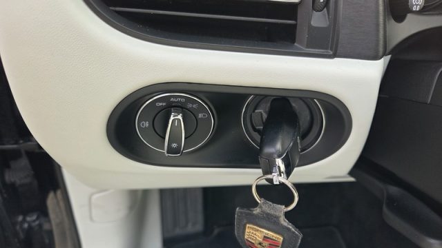 PORSCHE Macan usata, con Volante in pelle