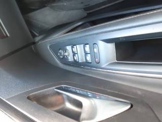 PEUGEOT 3008 usata, con Leve al volante