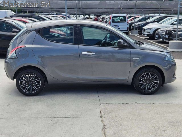 LANCIA Ypsilon usata, con Autoradio