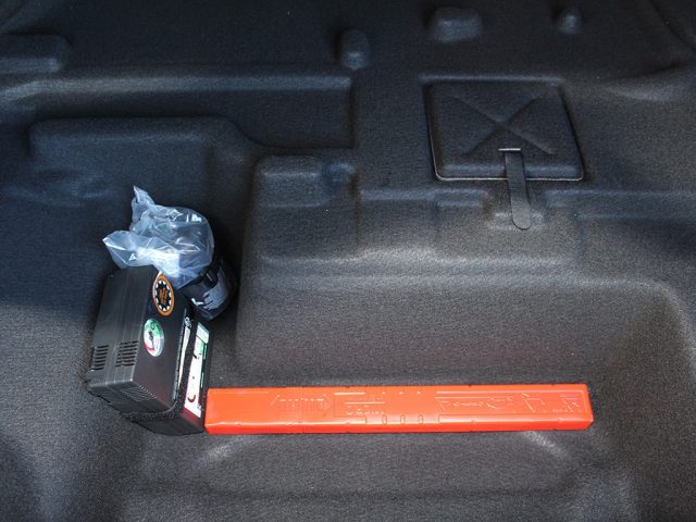 MERCEDES-BENZ E 220 usata, con Luci diurne