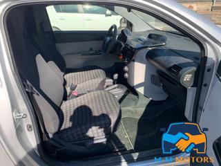 TOYOTA iQ usata, con Sedile posteriore sdoppiato