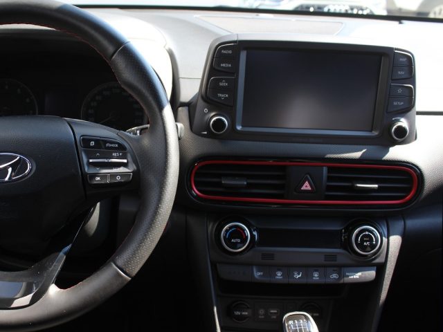 HYUNDAI Kona usata, con Volante in pelle