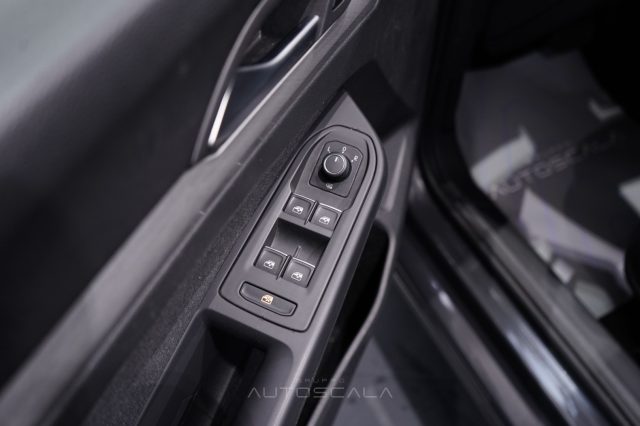VOLKSWAGEN Golf usata, con Controllo automatico clima