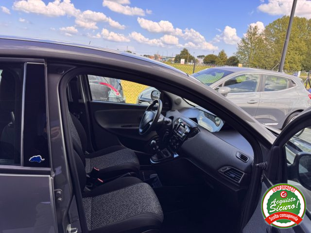 LANCIA Ypsilon usata, con Fendinebbia