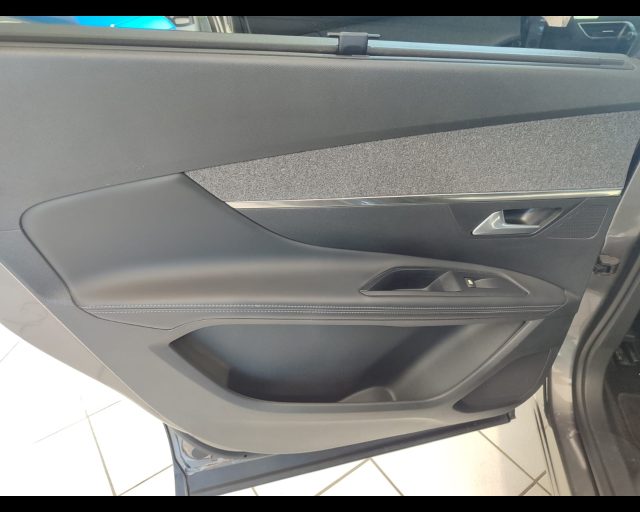PEUGEOT 5008 usata, con Sensori di parcheggio posteriori