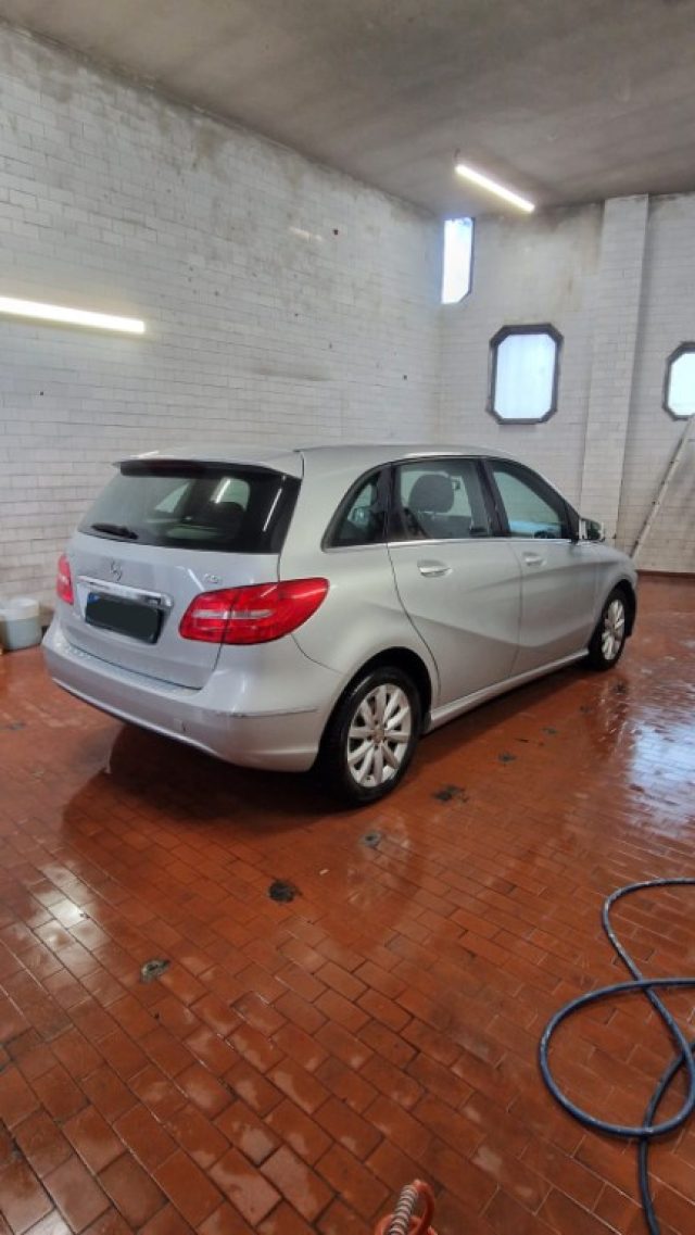 MERCEDES-BENZ B 180 usata, con Chiusura centralizzata