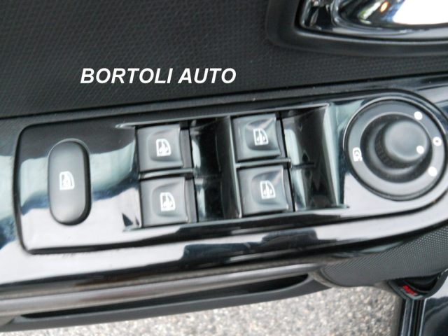 RENAULT Clio usata, con Specchietti laterali elettrici