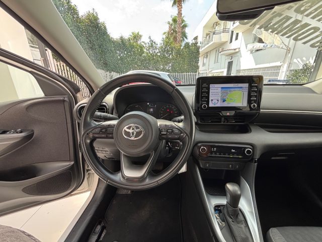 TOYOTA Yaris usata, con Fari LED
