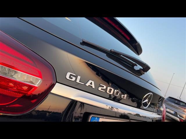 MERCEDES-BENZ GLA 200 usata 12