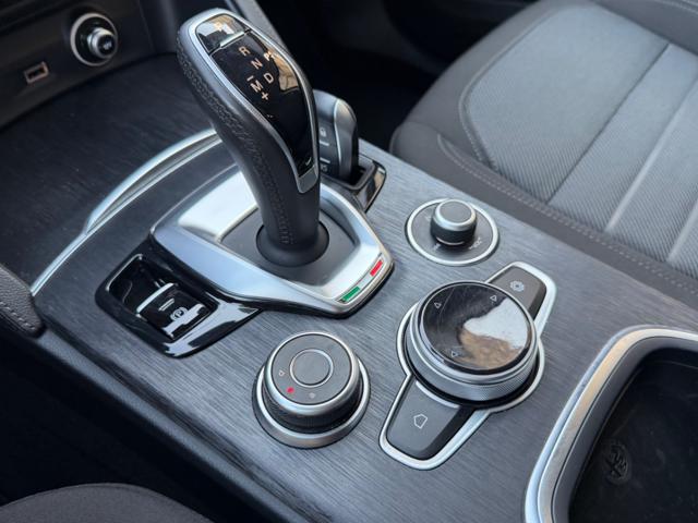 ALFA ROMEO Stelvio usata, con Sensore di luce