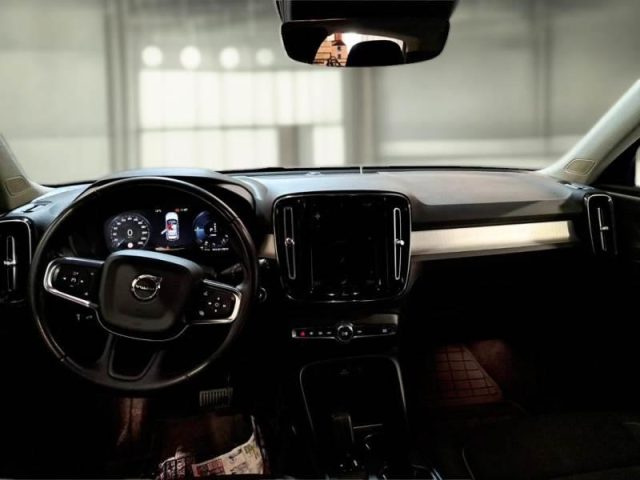 VOLVO XC40 usata, con Airbag laterali