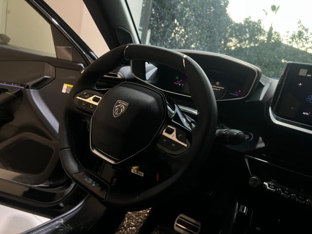 PEUGEOT 2008 usata, con Luci diurne LED
