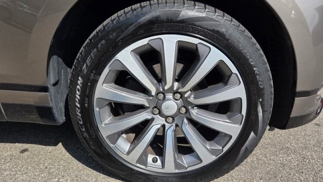LAND ROVER Range Rover Velar usata, con Autoradio