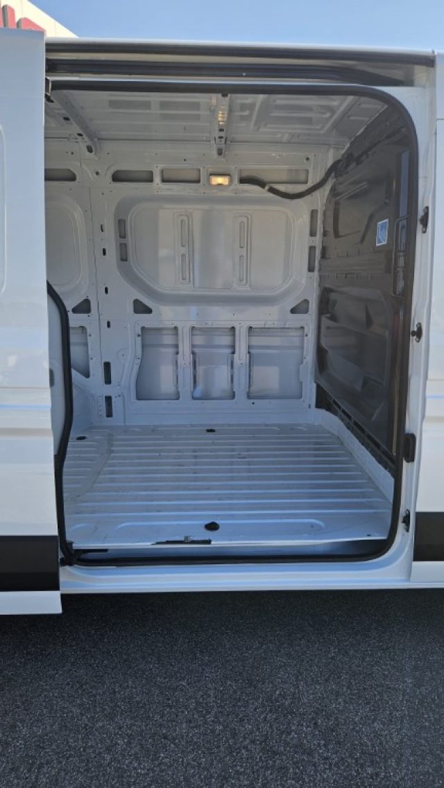 NISSAN Interstar usata, con Servosterzo