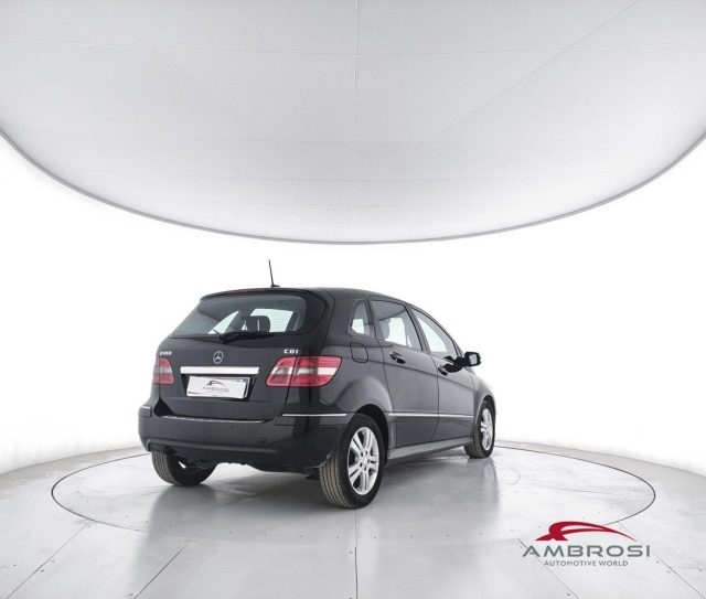 MERCEDES-BENZ B 180 usata 2