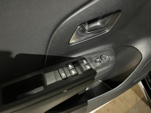 OPEL Corsa usata, con USB