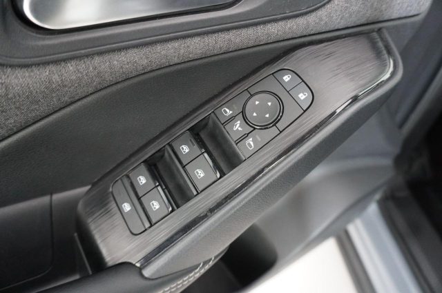 NISSAN Qashqai usata, con Luci diurne LED