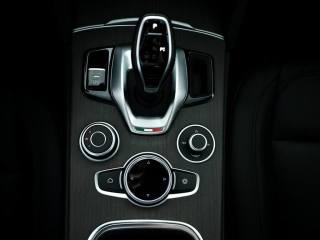 ALFA ROMEO Stelvio usata, con Sedile posteriore sdoppiato