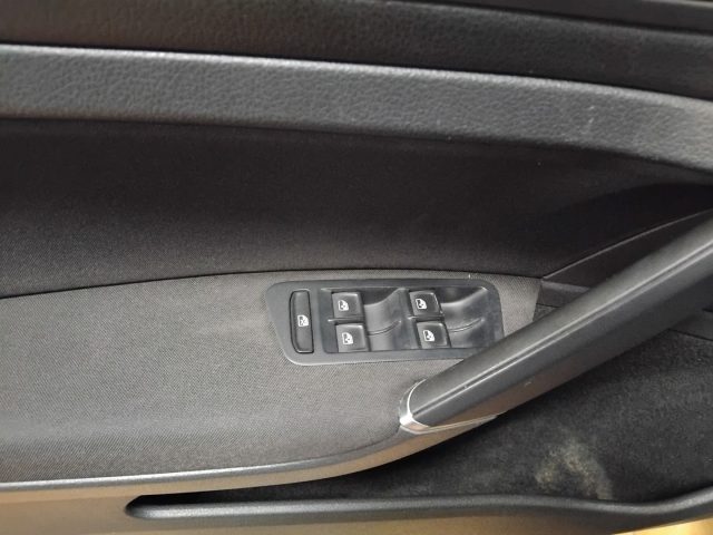 VOLKSWAGEN Golf Variant usata, con Bluetooth
