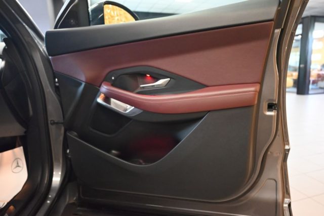 JAGUAR E-Pace usata 64