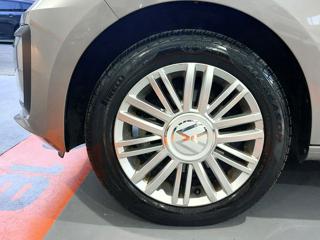 VOLKSWAGEN up! usata, con Autoradio