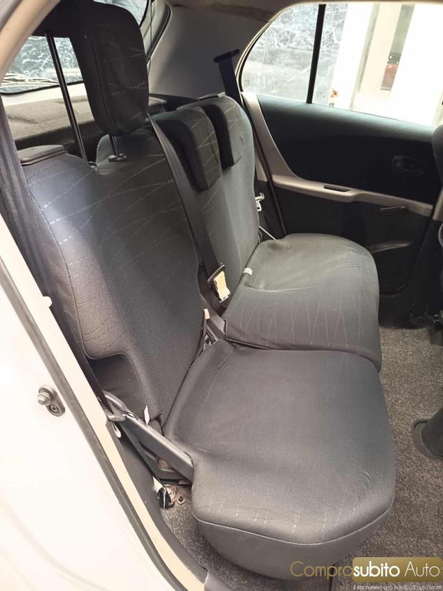 TOYOTA Yaris usata 21