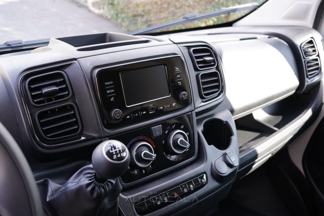 PEUGEOT Boxer usata, con Touch screen