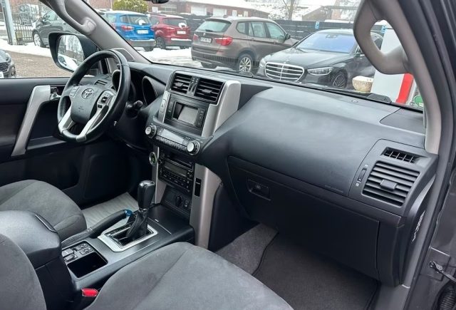 TOYOTA Land Cruiser usata, con USB