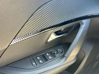 PEUGEOT 2008 usata, con Sistema di navigazione