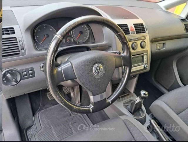 VOLKSWAGEN Touran usata, con ESP