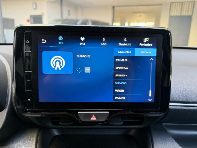 TOYOTA Yaris usata, con Bracciolo