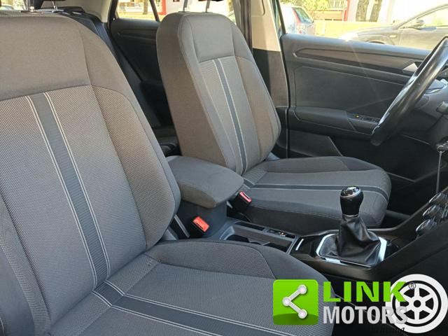 VOLKSWAGEN T-Roc usata, con USB