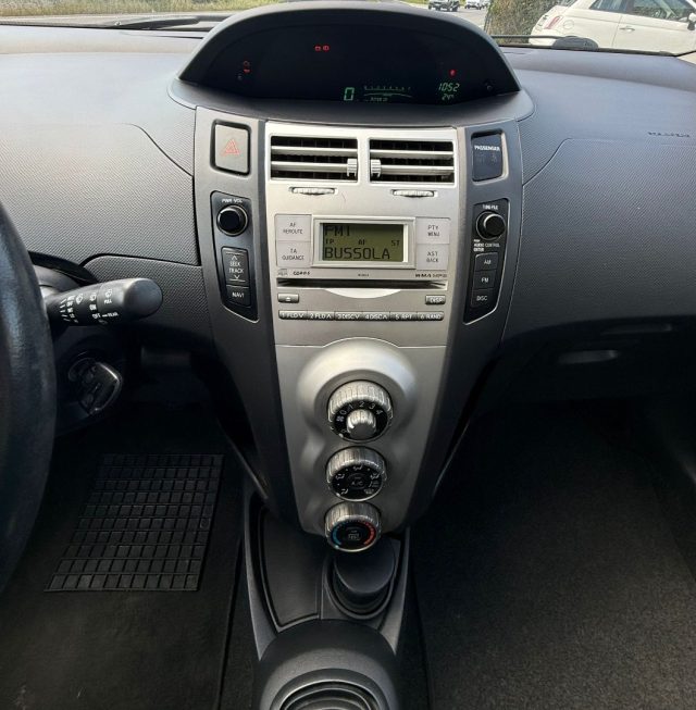TOYOTA Yaris usata 11