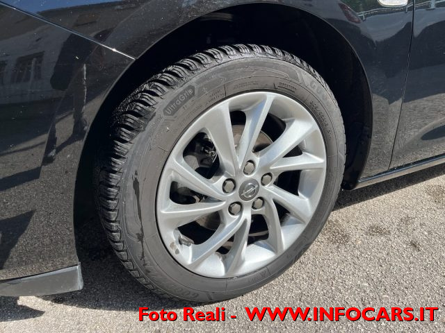OPEL Astra usata, con Fari LED