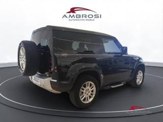 LAND ROVER Defender usata 2