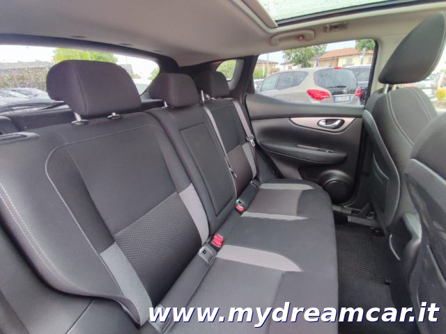 NISSAN Qashqai usata, con Fari LED